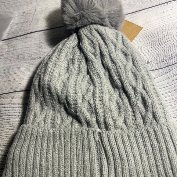 UGG Beanie - Picture 4 of 4